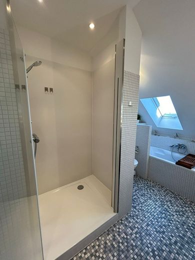 Moritzberg: 4,5-Zimmer-Maisonette-Wohnung mit Balkon und Garten – Bad 2. OG
