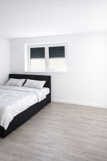 Schlafzimmer UG klein