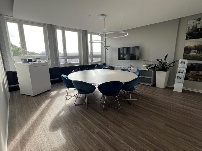 Repräsentative Büroeinheit 250,35 m² im Hochhaus – Gebäude 30 3. OG – Besprechung