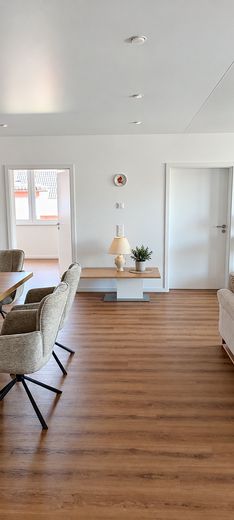 3-kamer-nieuwbouwwoning met lift & balkon – 4,0 % rendement, zonder makelaarscourtage – Wohnbereich