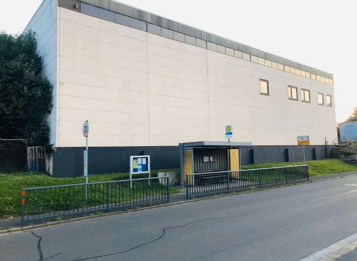 Lagerhallen mit Freifläche in zentraler, verkehrsgünstiger Lage. – Bild 4