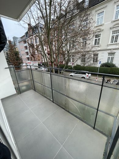 Odnowione mieszkanie 1-pokojowe z kuchnią, łazienką i balkonem – najlepsza lokalizacja w sercu frankfurckiej dzielnicy Westend – Zdjęcie 10