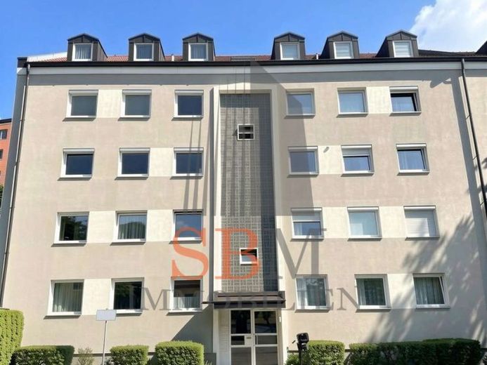 Durchdachter Grundriss, viel Licht: 3.-Z.-Wohnung mit ruhigem Balkon zum Innenhof – Foto 1