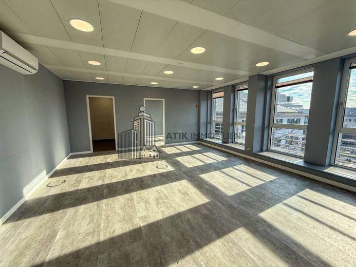ATIK: Moderne, klimatisierte Bürofläche im obersten Stockwerk direkt am Luisenplatz - provisionsfrei – Innenansicht