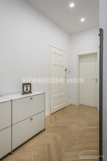 Kernsanierte und hochwertig möblierte 4-Zimmer-Wohnung mit Balkon – d181ea3219fec5c0874f8fb0b6d89b992806d5c9.jpg