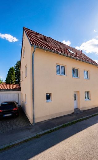 Gepflegtes 7 Zimmer Haus Geisenfeld – Foto 2