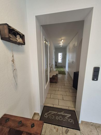 Außergewöhnliches Mehrfamilienhaus mit Aussicht und Ausblick – Flur / Diele EG