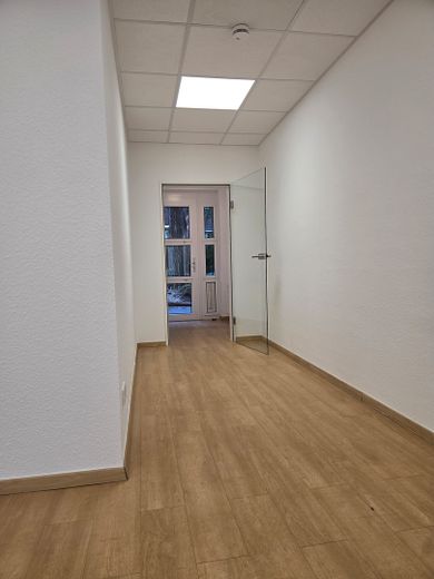WG-geeignete helle 3,5-Zimmer-Gartenwohnung, Einbauküche, zentrale Lage, Erstbezug nach Sanierung – Eingang mit Windfang