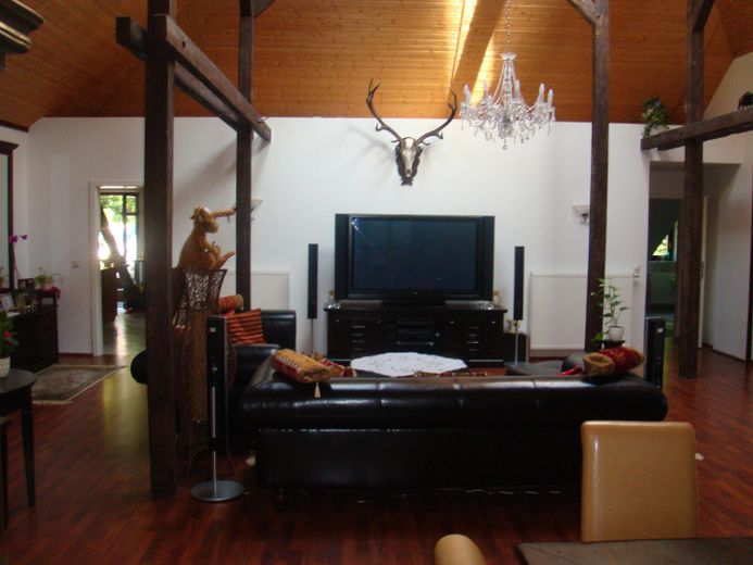 Exklusiv DG-Penthouse JAGDSCHLOSS 20km von L-Bhf 210m², 40m² Dachterrasse, Park, See, 2 Bäder – Wohnen 