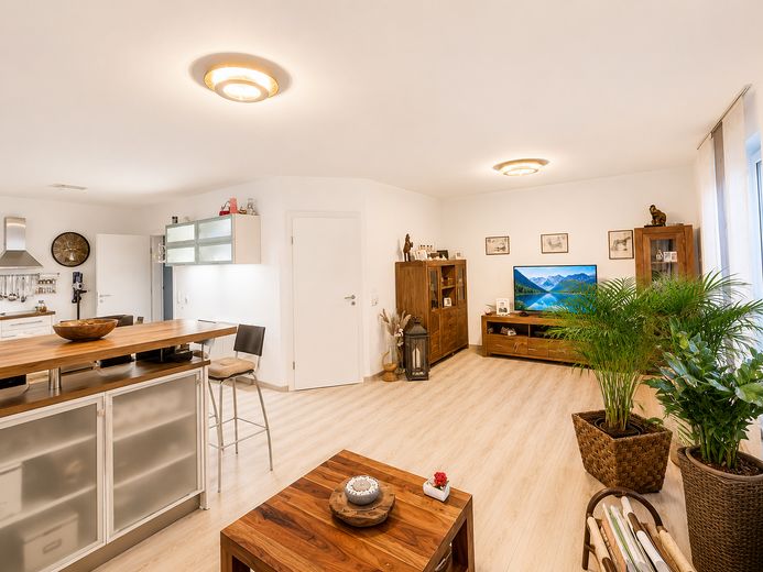 Moderne Doppelhaushälfte mit Garten in Bietingen – Foto 15
