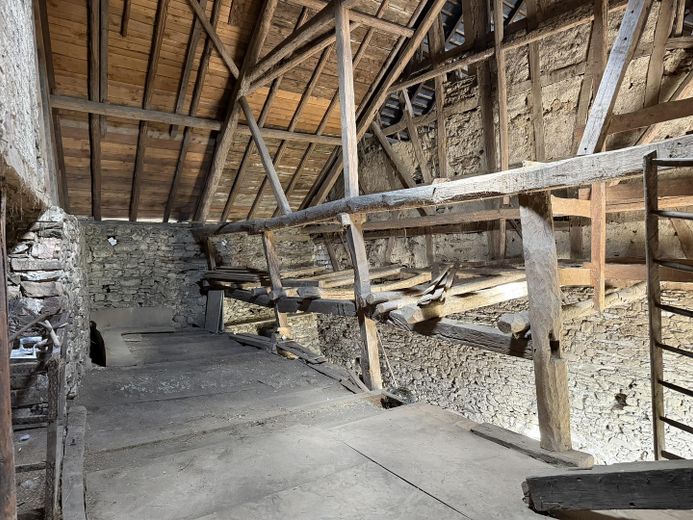 Gut erhaltenes Bauernhaus sucht neue Liebe – 2. Geschoss Garage