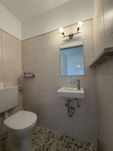 Mooie, ruime 3-kamerwoning 90m² met zuidwestbalkon en droomuitzicht in Rosenheim-Pang – Gäste-WC