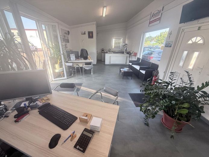 50 m² Büro mit zahlreichen Stellplätzen – ideal für Autohandel, Versicherung & Dienstleister – Foto 4
