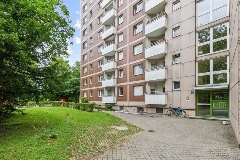 En iyi konumda yatırım fırsatı: Parkstadt Bogenhausen'de yeşil manzaralı kiralık 3 odalı daire – Außenansicht