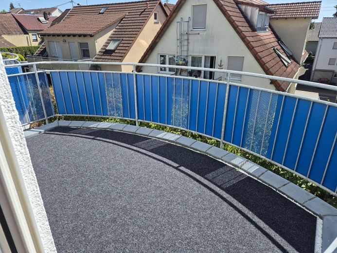 Provisionsfrei - Lichtdurchfluteter Wohnraum mit großem Balkon – Balkon