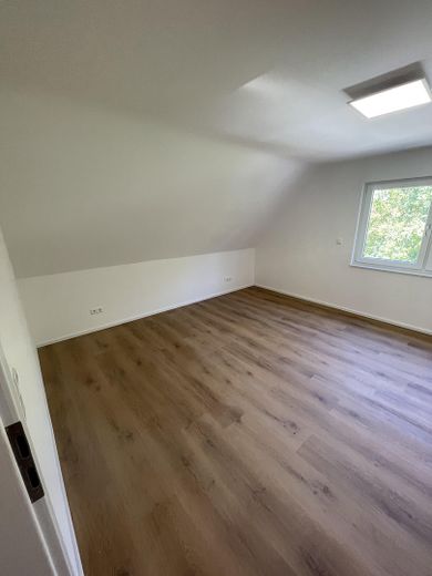 Ludwigsburg-Hoheneck’te ankastre mutfak ve garajlı, modernize edilmiş 2 odalı daire – Foto 8