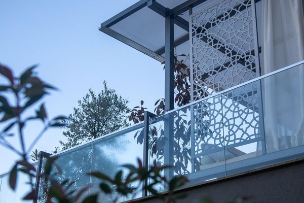 Design trifft Gemütlichkeit: Kernsaniertes Juwel mit Terrasse, High-End-Ausstattung, PV & Klima