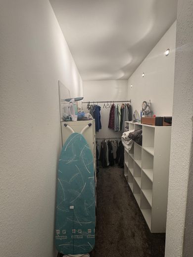 Przestronne 3 pokoje, kuchnia, przedpokój, łazienka, balkon w Viersen – Ankleidezimmer