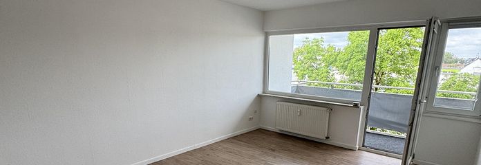 Gerenoveerd 2,5-kamerappartement op een centrale locatie met 2 balkons – Zimmer 1