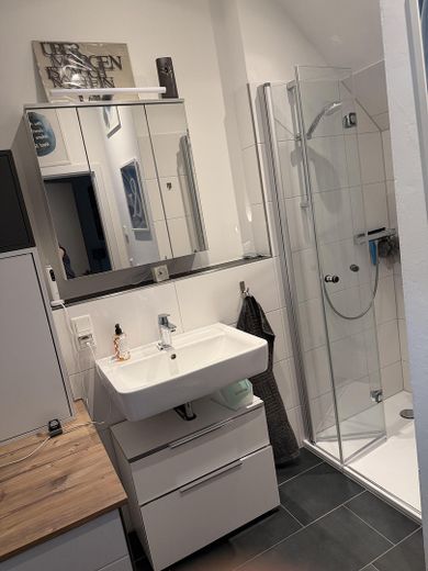 Wohnen mit Charakter: 3,5-Zimmer-Wohnung in Bochum-Wattenscheid, direkt am Stadtgarten – Duschbad oben