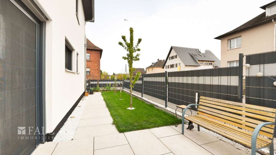Traumhaftes Einfamilienhaus mit schönem Garten in Walldürn – Seitenansicht