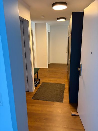 Appartement moderne de 3 pièces avec grande terrasse sur le toit – Photo 3