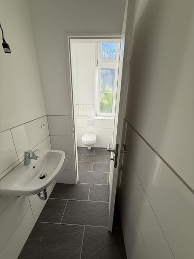 Commercial space for medical practice, practice, cosmetics, massage, office or law firm in RUDOW, 160 m2 for rent – Männer WC