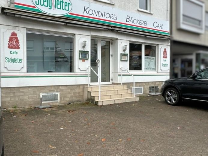 Gastro- / Büro- oder Praxisfläche in zentraler Lage mit Stellplätzen – फोटो 1