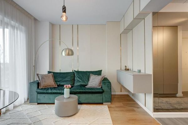 **Luminoso apartamento de dos habitaciones con balcón, totalmente amueblado**