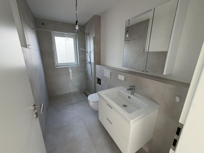 Erstbezug im Neubau – Stilvolle 2-Zimmer-Wohnung mit eigenem Garten und moderner Ausstattung – Bad/Dusche