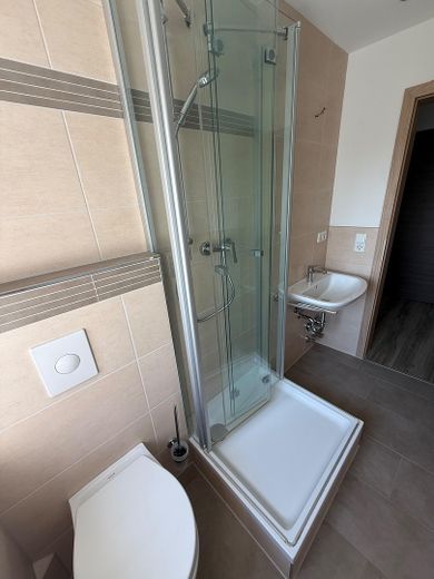 Light-filled and newly renovated 1.5-room apartment with terrace and fitted kitchen - No. 12 – Badezimmer
