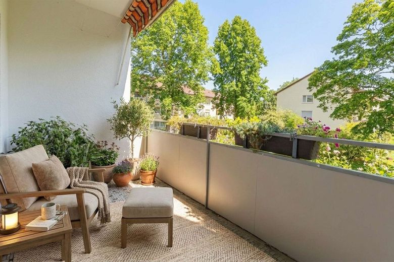 Vermietete 3-Zimmer-Wohnung mit Südwest-Balkon in Frankfurt-Ginnheim – Balkon - digital nachbearbeitet aus Privatsphäregründen