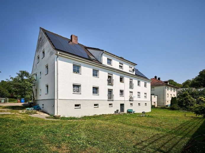 Ihre Chance: Mehrfamilienhaus mit Renovierungspotenzial & neuer PV-Anlage – Foto 1