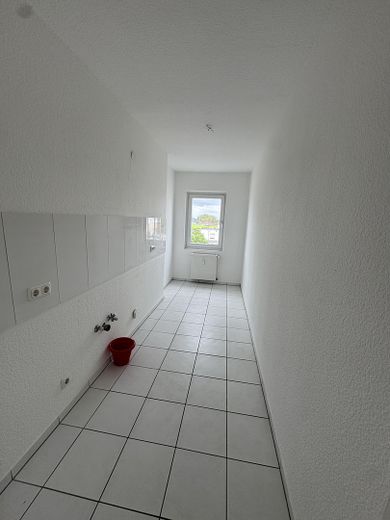 Renovierte 2,5 Zimmer Wohnung in zentraler Lage mit 2 Balkonen – Küche