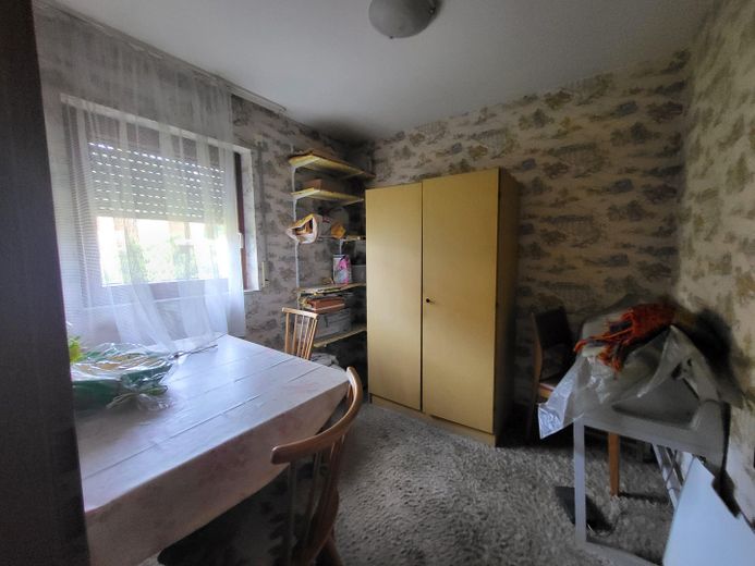 Edificio residenziale versatile da ristrutturare con fienile a Unterensingen – Zimmer
