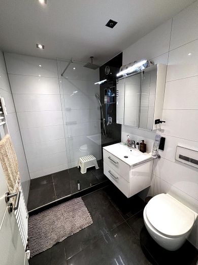 Sanierte 2-Zimmer Wohnung mit Balkon und atemberabendem Ausblick zur Kapitalanlage oder selbstbezug – Bad