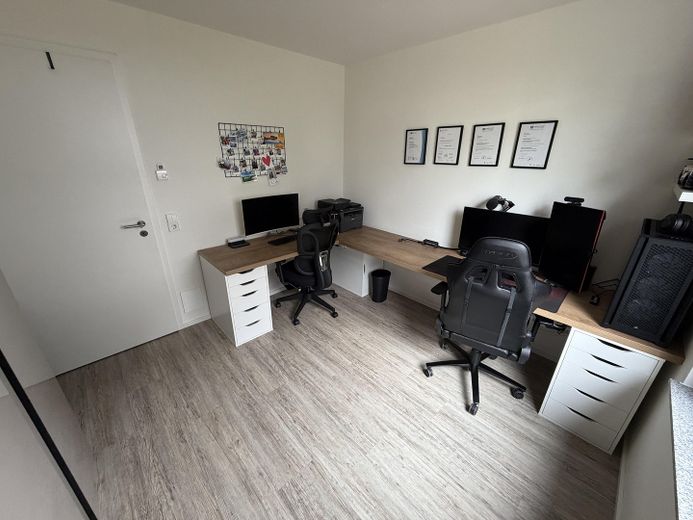 Appartement lumineux de 3 pièces avec balcon dans le quartier Steingau – Kirchheim unter Teck – Arbeitszimmer