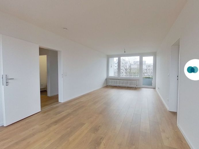 Cómodo piso de 3 habitaciones con balcón – Ansicht I: Wohnzimmer