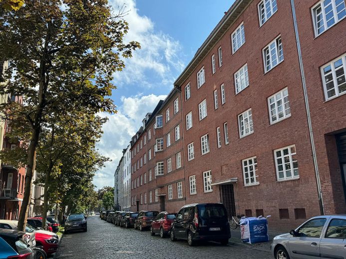 Blücher: heller, solider, Altbau und DG-Neubau - Perfekt für Eigennutzung oder Kapitalanlage – Stassenansicht 2