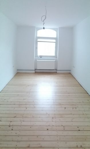 3 Zimmer Wohnung im ruhigen, sonnigen Hinterhaus an der Goethenlage im Vorderen Westen – Wohnzimmer