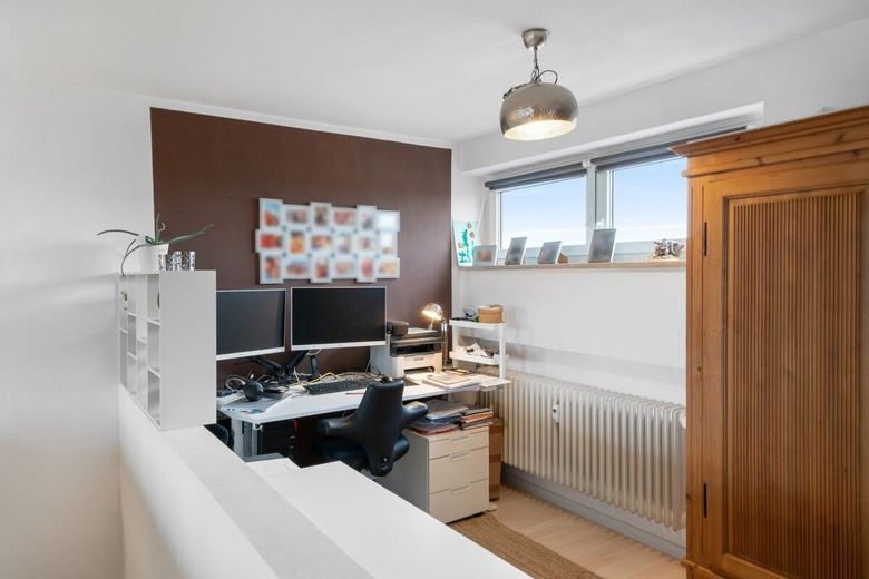 Großzügige 3-Zimmer-Maisonette in Landshut mit Loggia, Aufzug und Tiefgaragenstellplatz inklusive – HomeOffice