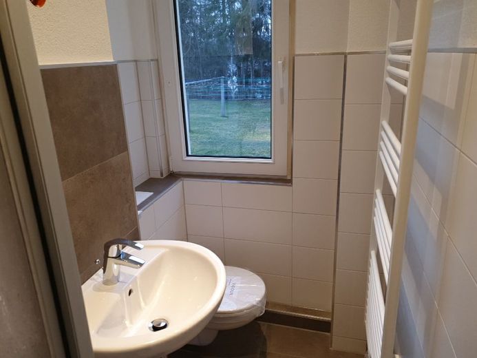 Topsanierte 3-Raum-Wohnung mit Balkon und sehr schöner Einbauküche – Bad Detail