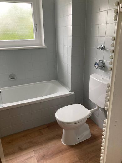 All inkl. WG Zimmer, neue Möbel, Whg renoviert, NK, Wlan, Strom inkl. – Badezimmer renoviert