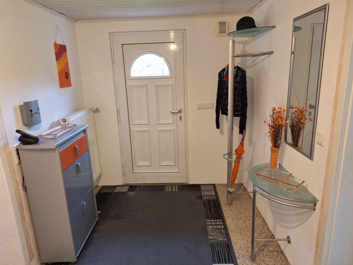 Privatsphäre im Grünen  –  ohne Maklergebühren – Flur Garderobe