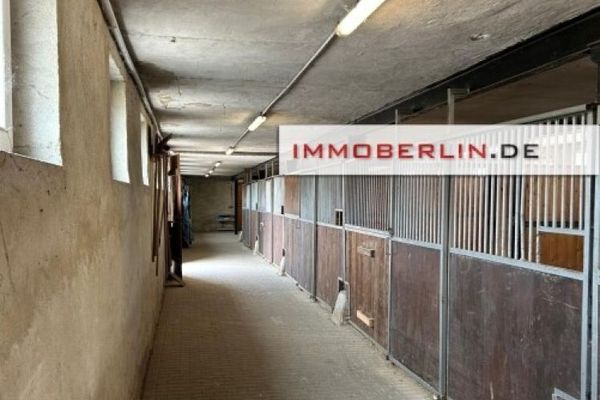 IMMOBERLIN.DE - Attraente maneggio con terreno edificabile per l'allevamento di cavalli e l'agricoltura