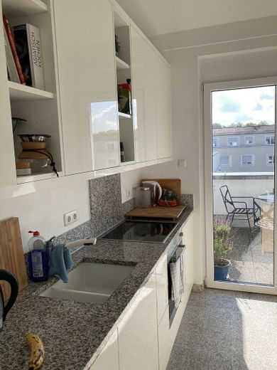 3-Zi-Penthauswohnung im 3.OG - EBK - große Dachterrasse – Küche