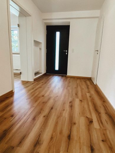 Esclusivo appartamento di 2,5 locali in posizione privilegiata a Feldafing sul lago di Starnberg – Flur