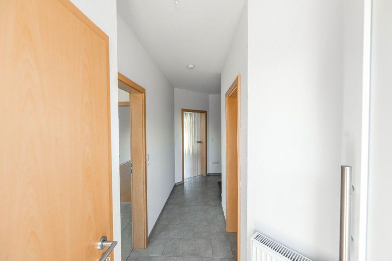 Young semi-detached house with carport in Friedrichsfehn – Flur