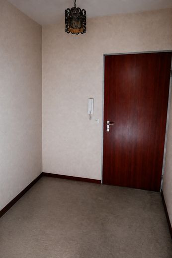 Abitare spaziosamente. Affacciarsi sul verde! 3,5 locali 102 m² Fellbach-Schmiden incluso posto auto in garage sotterraneo – Flur
