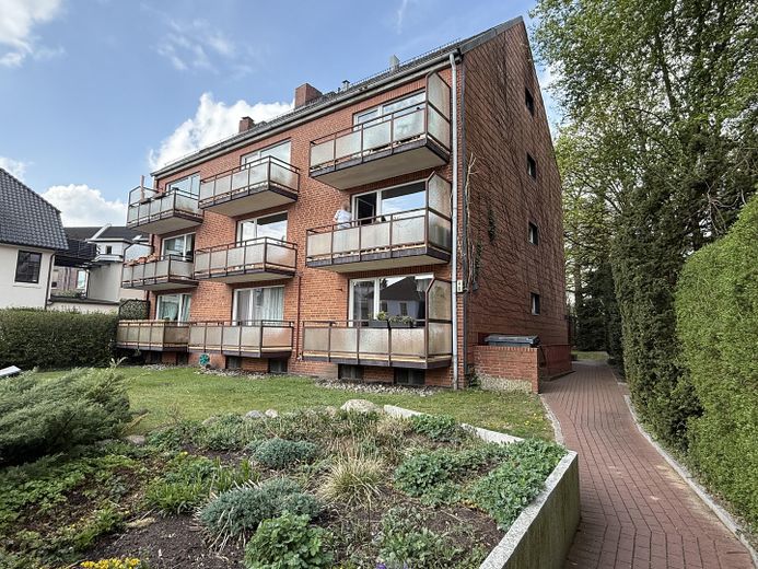 Investissement immobilier à Hambourg-Hummelsbüttel | Appartement loué de 2,5 pièces avec contrat de location indexé – Wohnung rechts unten.